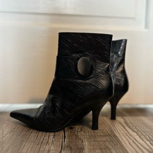 Vintage Antonio Melani Snakeskin Black Leather Heeled Boots